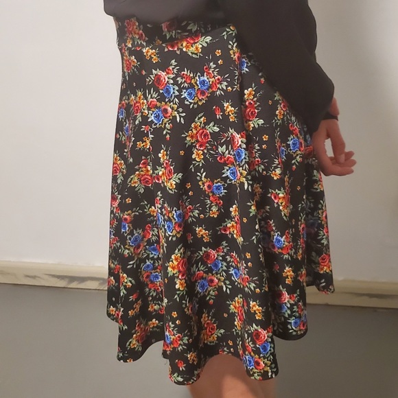 Flower-y a-line - Picture 2 of 4